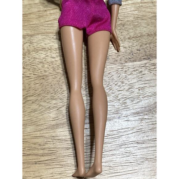 Gymnast Barbie Doll includes Orignal clothes 2015 - Picture 5 of 6